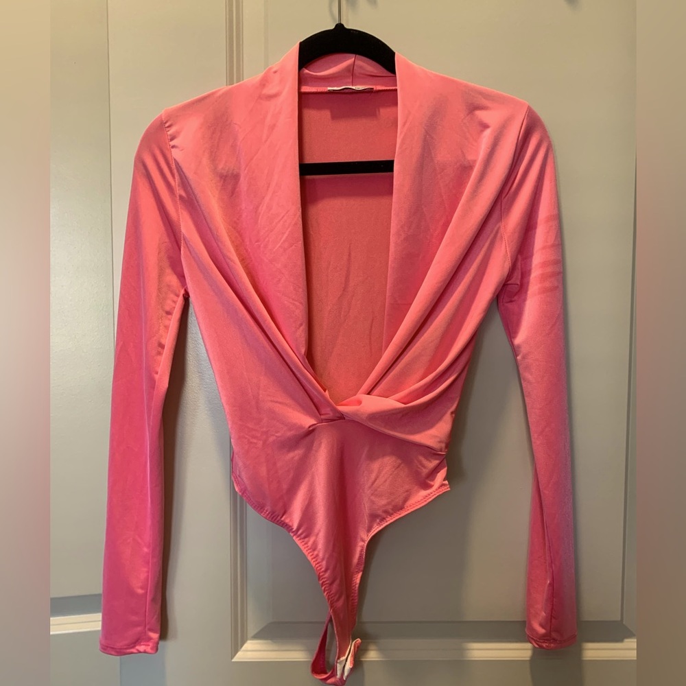 Fashion Nova Lowcut Bodysuit XS snap-bottom satin texture